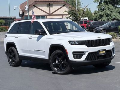 2023 Jeep Grand Cherokee — side profile view