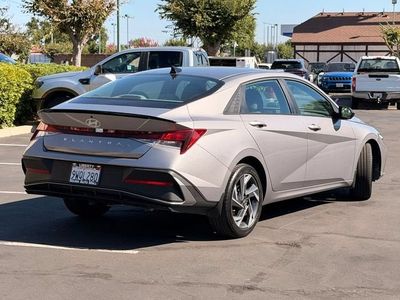2025 Hyundai Elantra — detail view