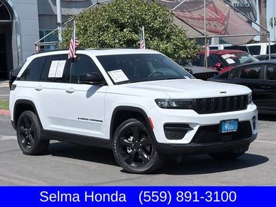 2023 Jeep Grand Cherokee — side profile view