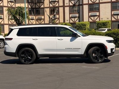 2023 Jeep Grand Cherokee L — interior view