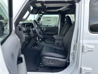 2026 Jeep Gladiator — side profile view