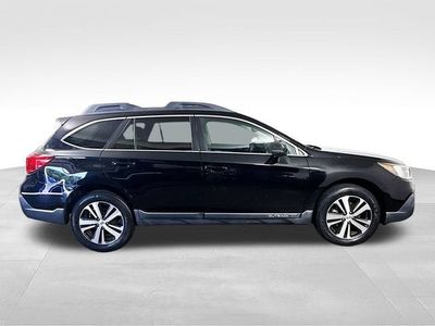 2019 Subaru Outback — detail view