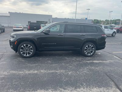 2022 Jeep Grand Cherokee L — interior view