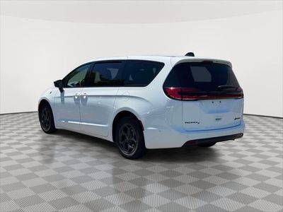 2024 Chrysler Pacifica — detail view