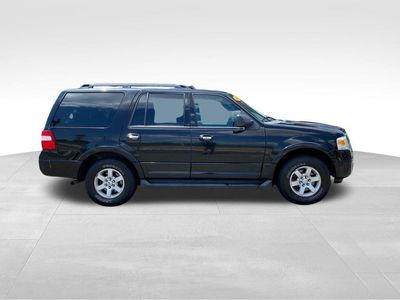 2009 Ford Expedition — side profile view