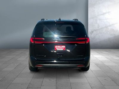 2025 Chrysler Pacifica — detail view