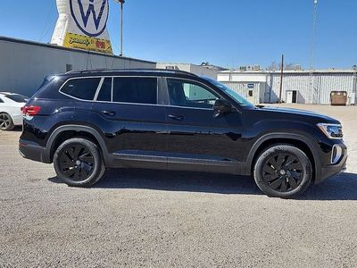 2026 Volkswagen Atlas — side profile view