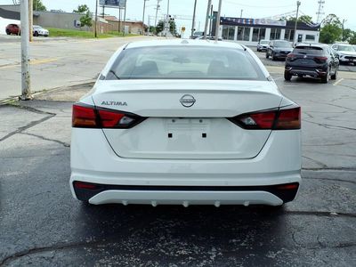 2025 Nissan Altima — detail view
