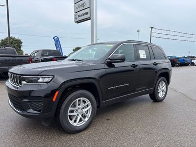 2025 Jeep Grand Cherokee — side profile view