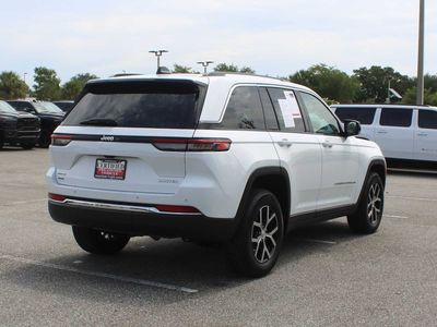 2023 Jeep Grand Cherokee — side profile view