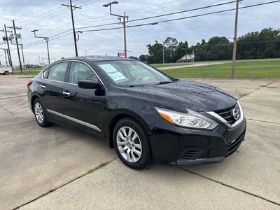 2017 Nissan Altima — side profile view