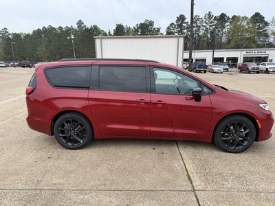 2026 Chrysler Pacifica — side profile view