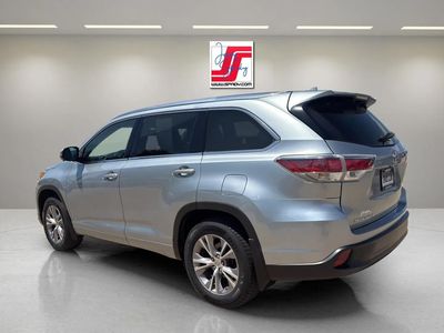 2015 Toyota Highlander — rear three-quarter view