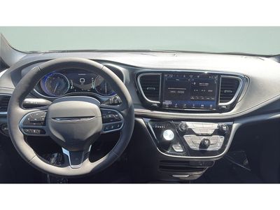 2027 Chrysler Pacifica — detail view