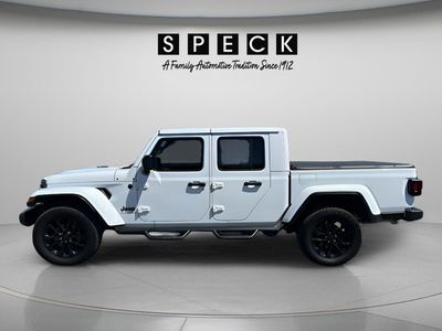 2024 Jeep Gladiator — side profile view