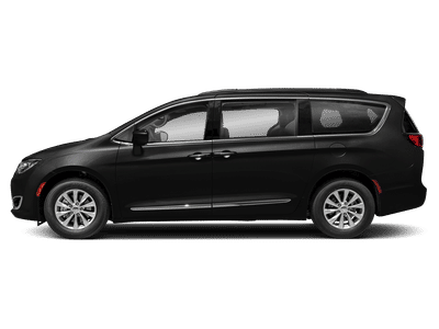2019 Chrysler Pacifica — rear three-quarter view