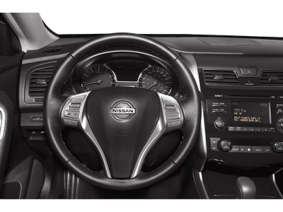 2015 Nissan Altima — detail view