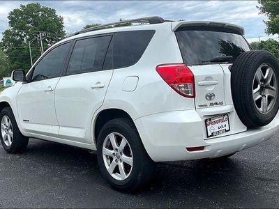 2006 Toyota RAV4 — rear three-quarter view