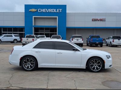 2018 Chrysler 300 — side profile view