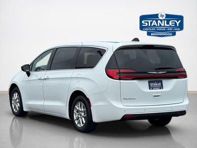 2024 Chrysler Pacifica — detail view
