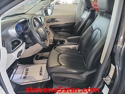 2023 Chrysler Pacifica — side profile view