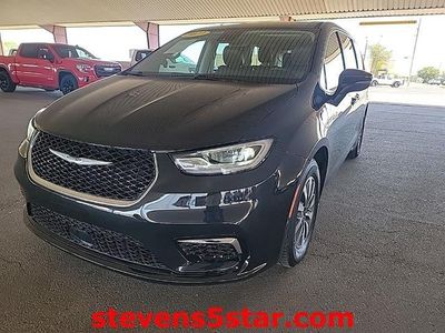 2023 Chrysler Pacifica — rear three-quarter view