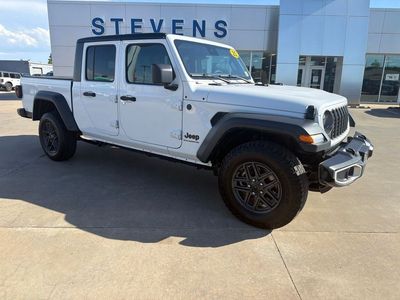 2025 Jeep Gladiator — side profile view