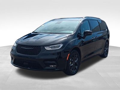 2025 Chrysler Pacifica — rear three-quarter view