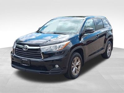 2015 Toyota Highlander — rear three-quarter view