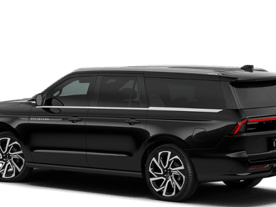 2027 Lincoln Navigator — side profile view
