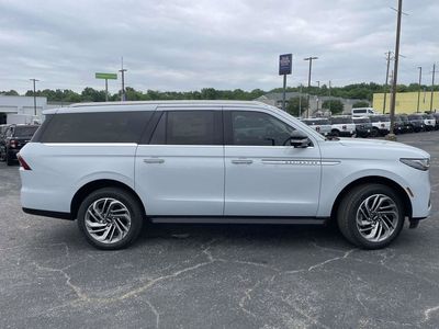 2026 Lincoln Navigator L — side profile view