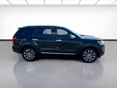 2016 Ford Explorer — detail view