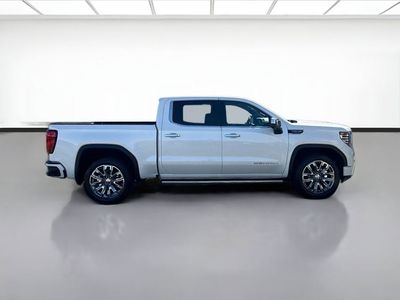 2025 GMC Sierra 1500 — detail view