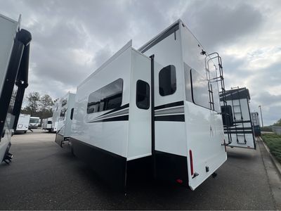 2025 Grand Solitude - Photo 29