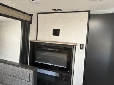 2022 Forest River Cherokee Grey Wolf — photo 16 view