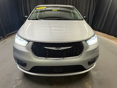 2024 Chrysler Pacifica — side profile view