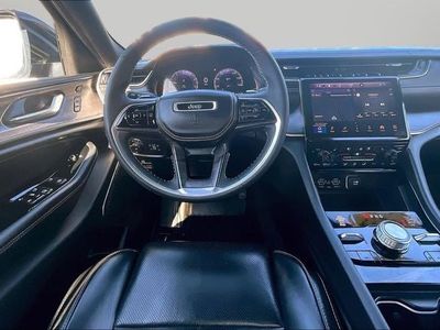 2023 Jeep Grand Cherokee — detail view