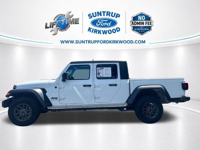 2025 Jeep Gladiator — side profile view