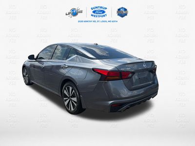 2019 Nissan Altima — rear three-quarter view