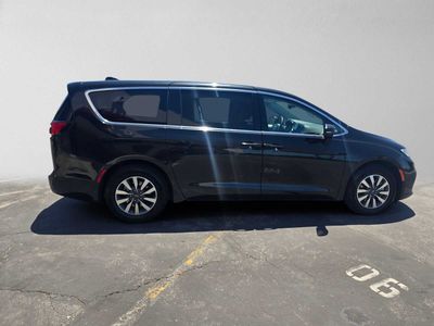 2023 Chrysler Pacifica — side profile view