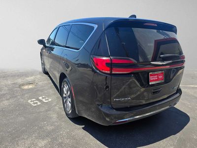 2023 Chrysler Pacifica — detail view