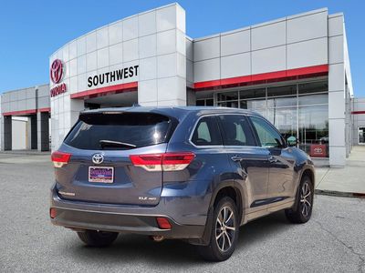 2017 Toyota Highlander — detail view