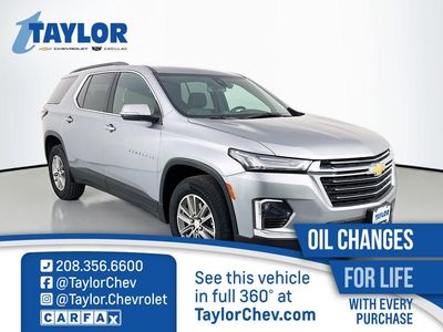 2023 Chevrolet Traverse LT Cloth in Sterling Gray Metallic — front three-quarter view