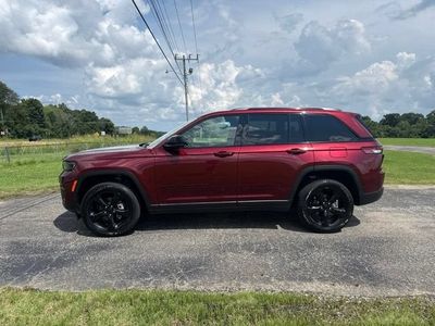 2024 Jeep Grand Cherokee — side profile view
