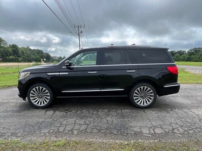 2019 Lincoln Navigator — side profile view