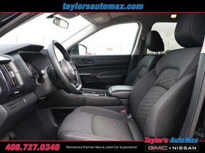 2024 Nissan Pathfinder — detail view