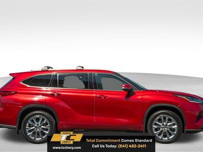 2022 Toyota Highlander — detail view