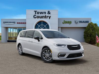 2026 Chrysler Pacifica — detail view