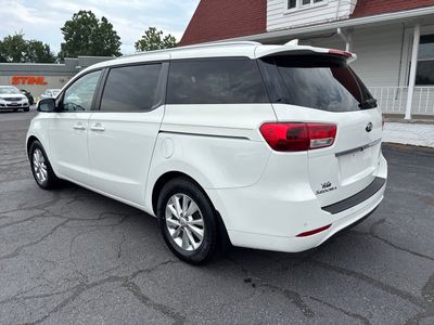2016 Kia Sedona — detail view
