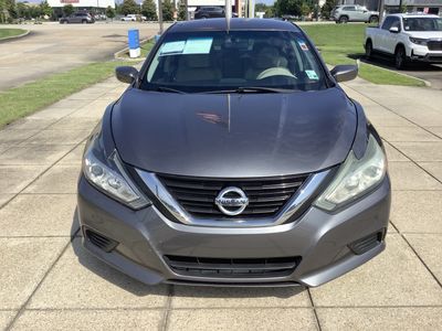 2016 Nissan Altima — rear three-quarter view
